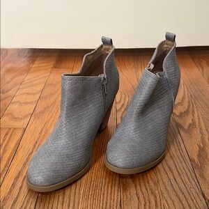 Report Moses Ankle Boots Grey snakeskin Bootie size 8